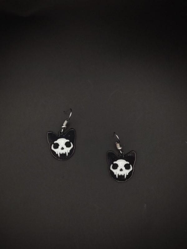 ARETES CAT SKULL